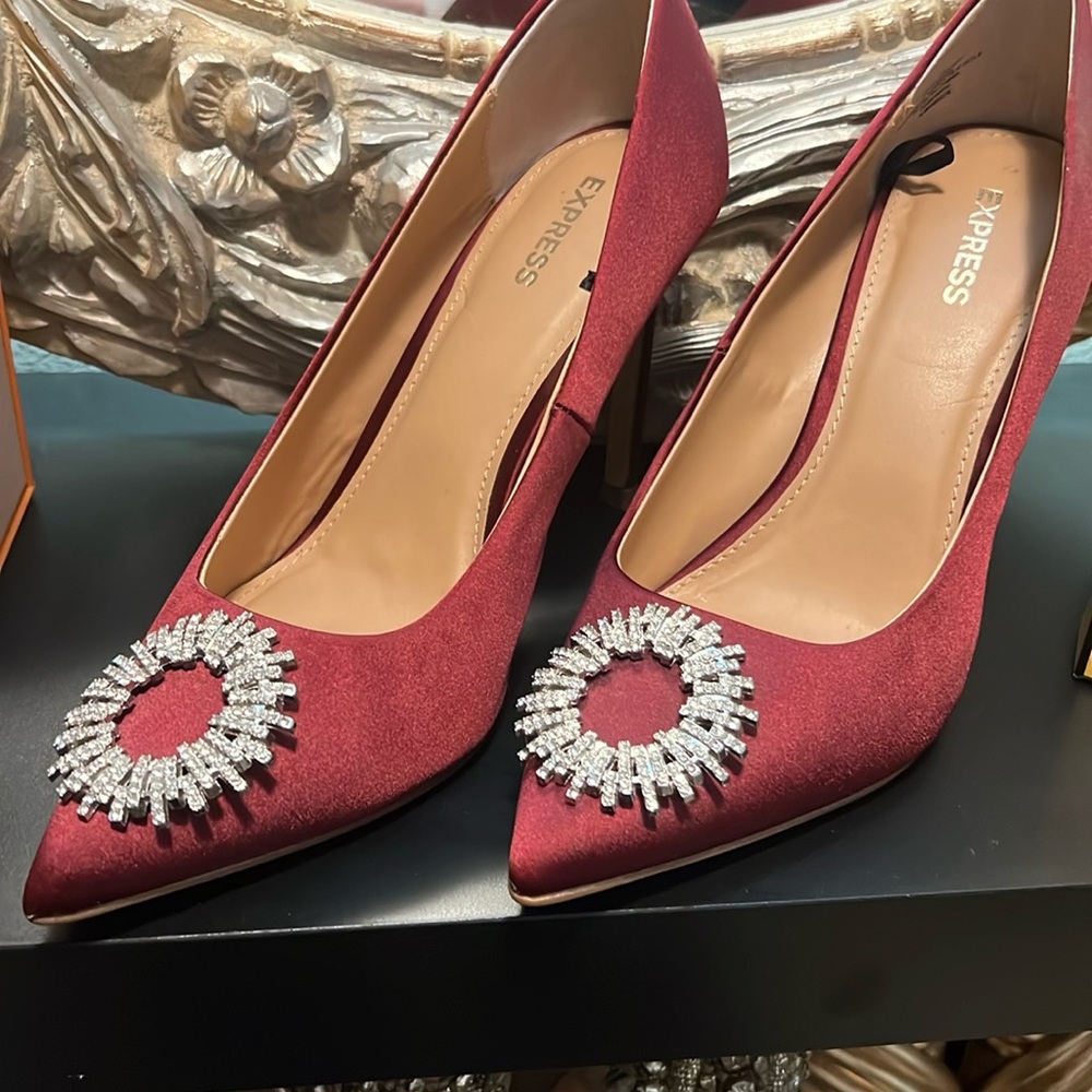 Express pump size 8 heel